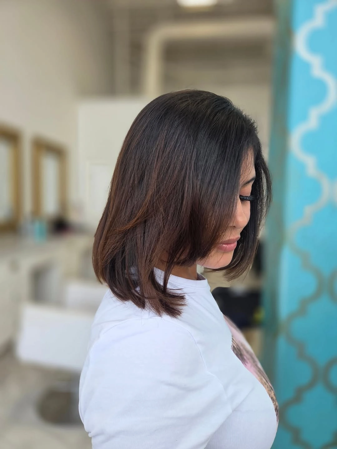 bobbed haircut for women Face-Framing Brunette Lob with Soft Inward Layers
