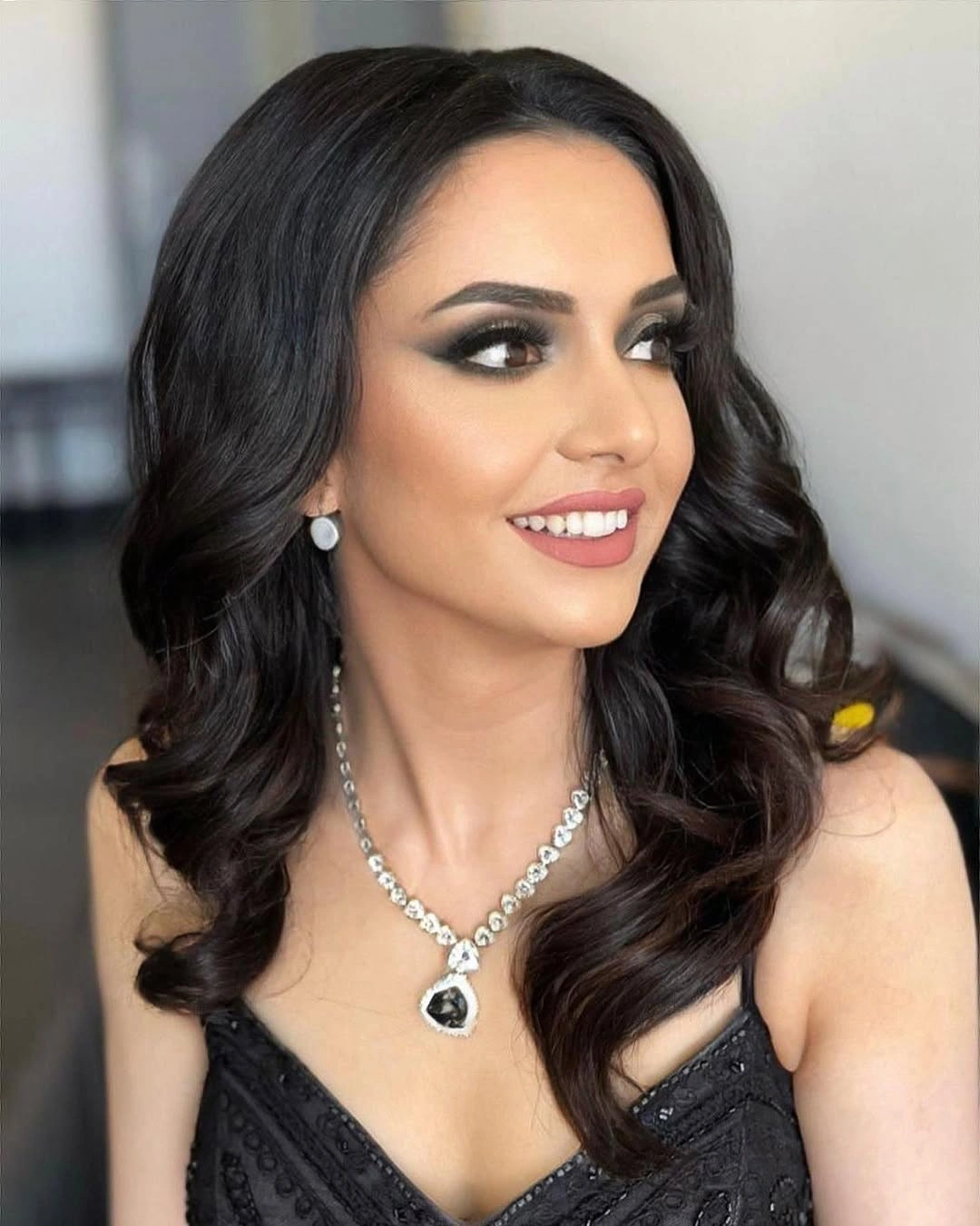 body waves hairstyle Classic Hollywood Body Waves for an Elegant Evening Look