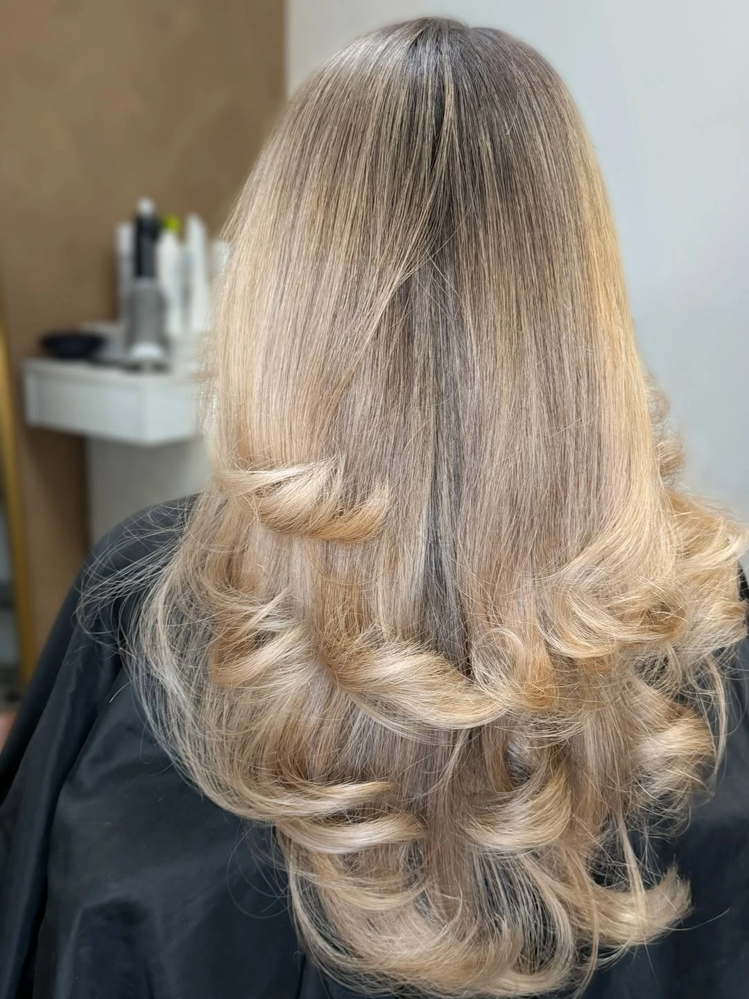 choppy medium layered hair Champagne Blonde Layers with Bouncy Flipped Ends