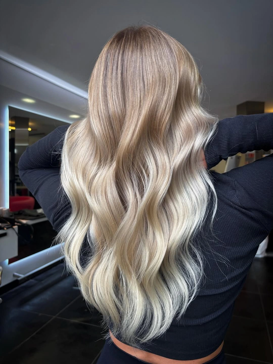 Fall blonde hair colour 2026 Champagne Blonde Waves with Seamless Shadow Root