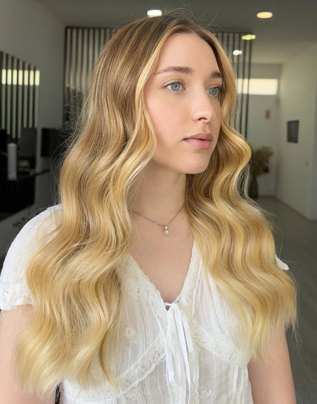 Fall blonde hair colour 2026 Golden Beige Blonde with Soft Face-Framing Contrast