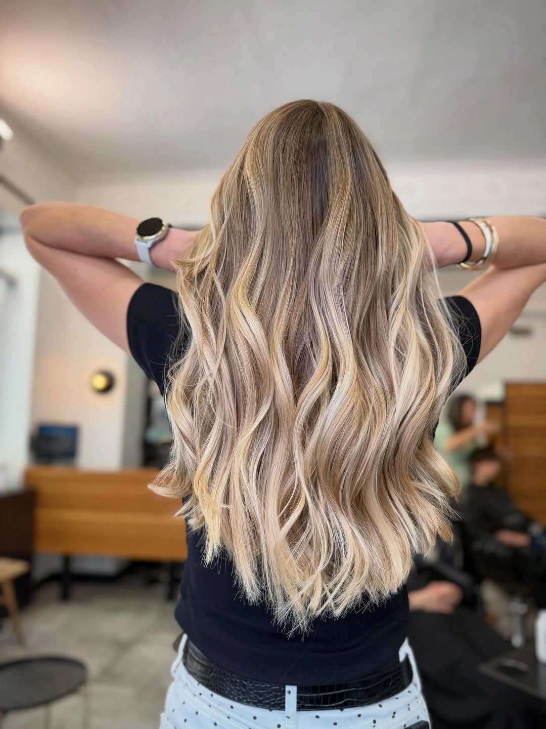 Fall blonde hair colour 2026 Dimensional Beige Blonde Balayage with Soft Fall Waves