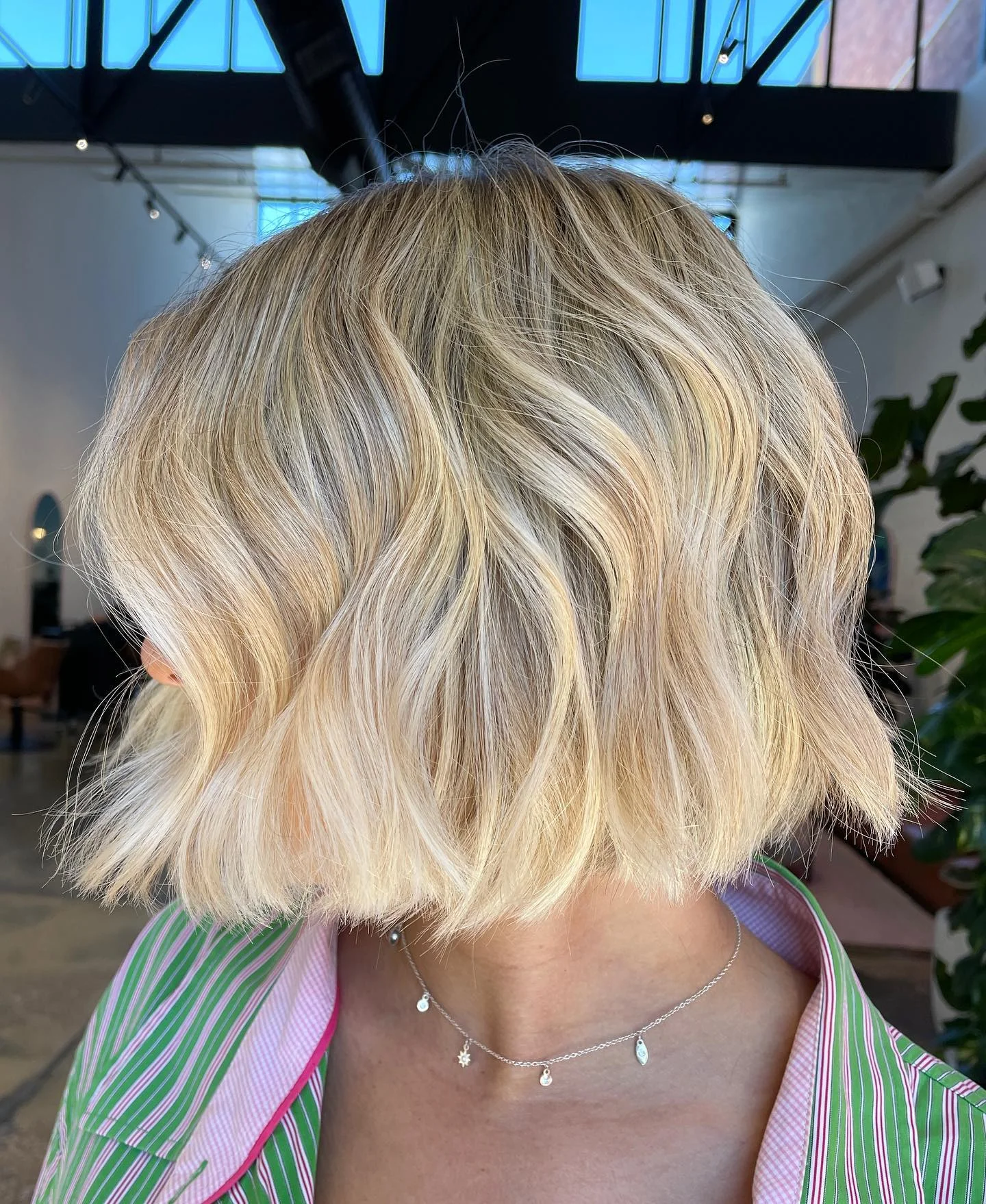 fall bob haircut ideas 2026 Dimensional Blonde Bob With Soft Waves