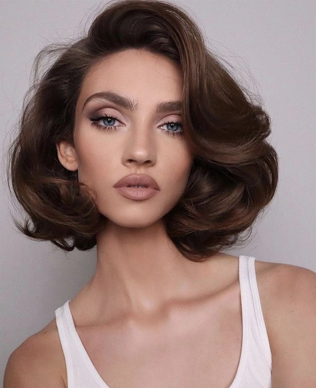 fall bob haircut ideas 2026 Voluminous Vintage-Inspired Brunette Bob