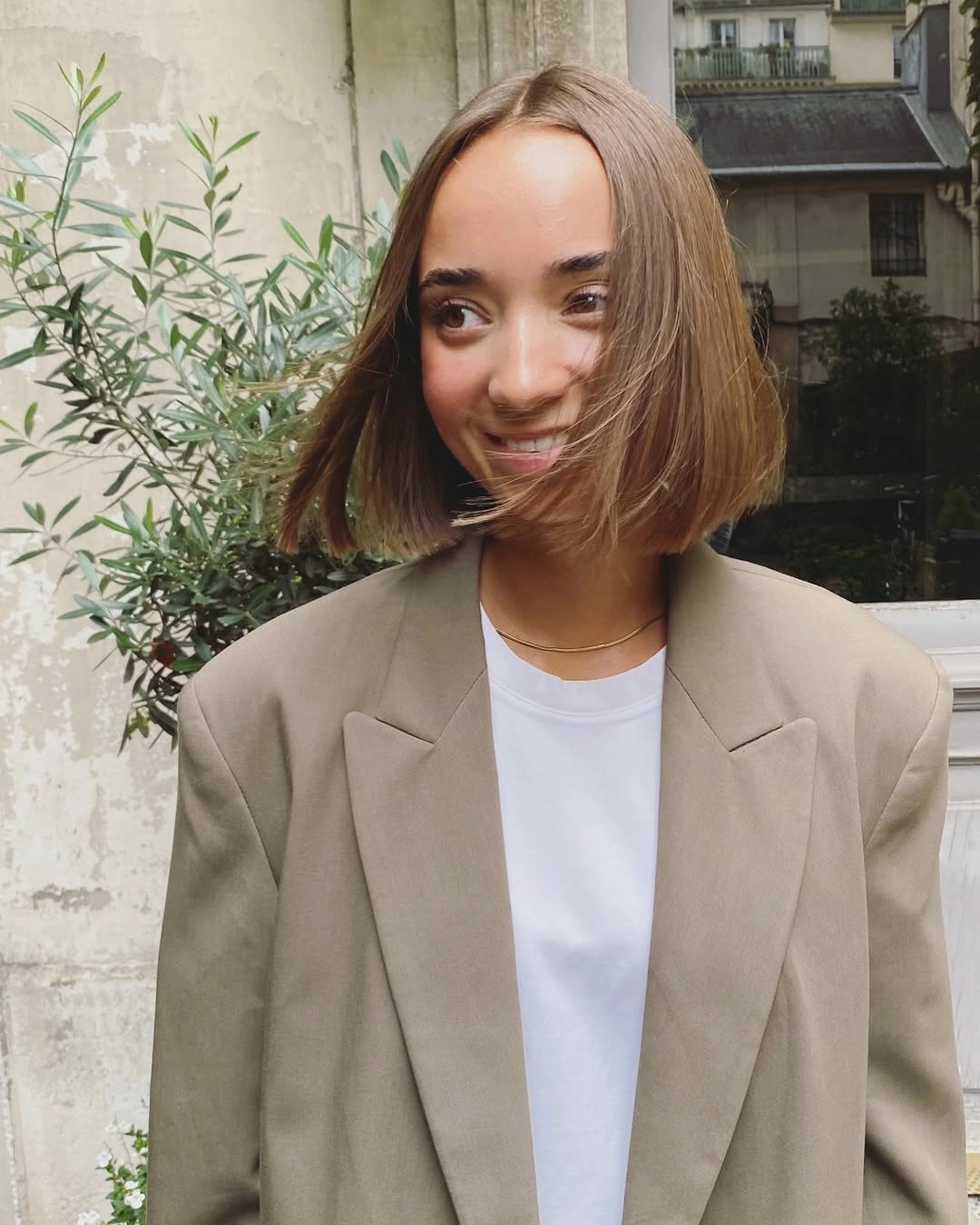 fall bob haircut ideas 2026 Classic Espresso Bob With a Soft Center Part