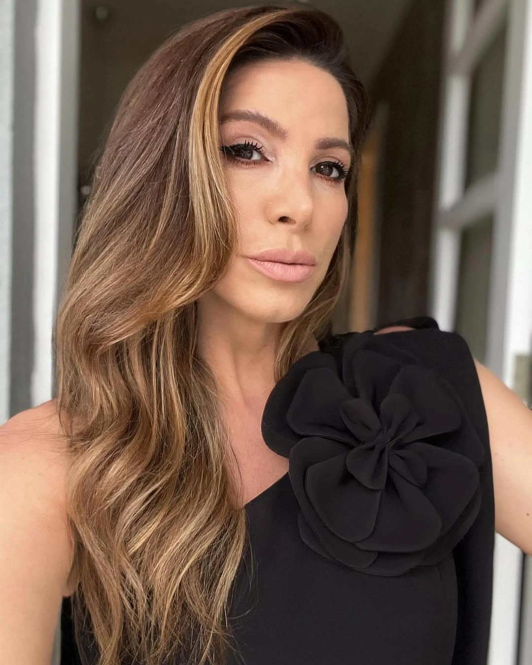 Fall brunette hair colour 2026 Luxury Mocha Waves with Seamless Face-Framing Light