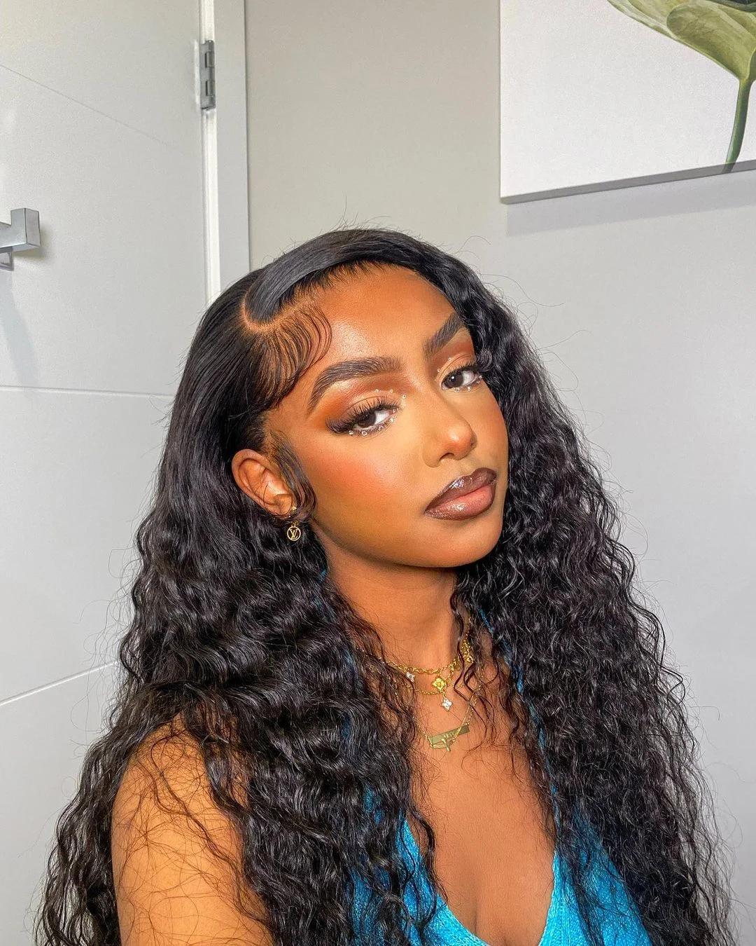 fall hair colors for black women 2026 Soft Natural Black Beach Waves With Invisible Dimension