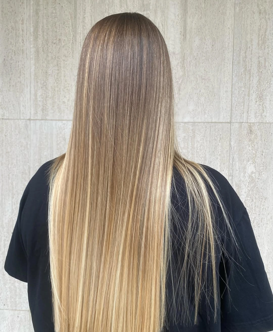 Fall hair colour ideas 2026 Champagne Beige Blonde With Seamless Root Melt