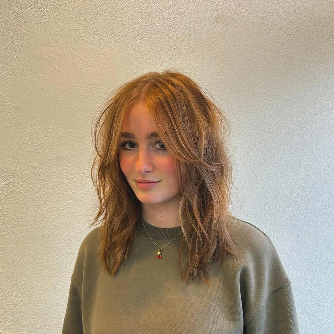 fall haircuts for women 2026 Soft Butterfly Layers That Feel Effortlessly Romantic