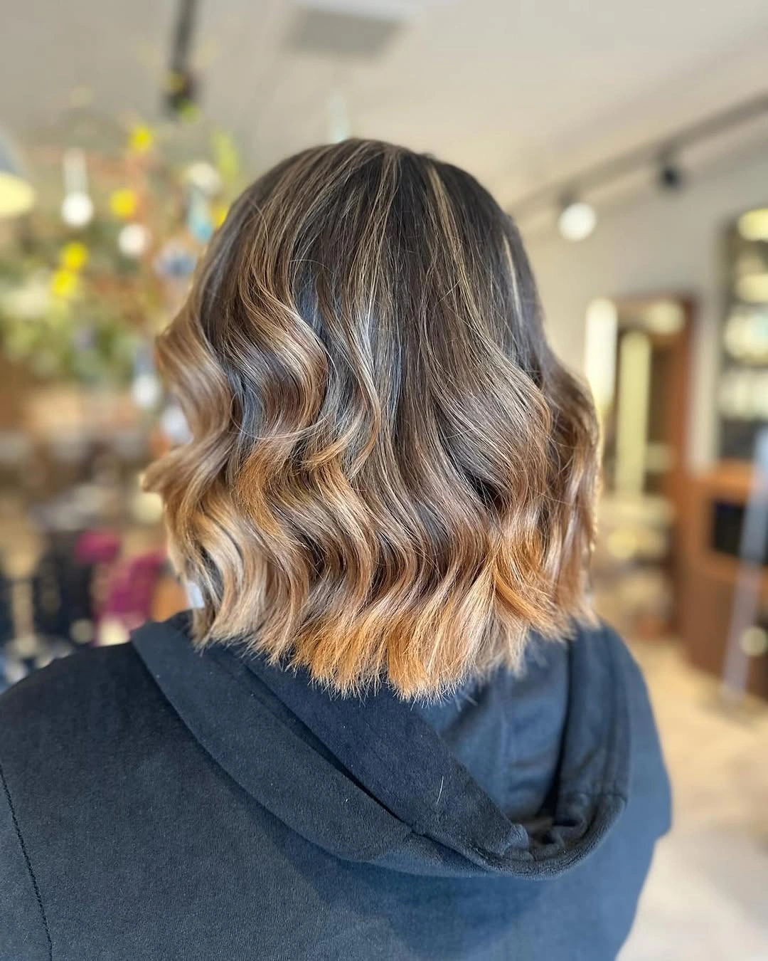 fall haircuts for women 2026 Textured Wavy Lob with Dimensional Balayage