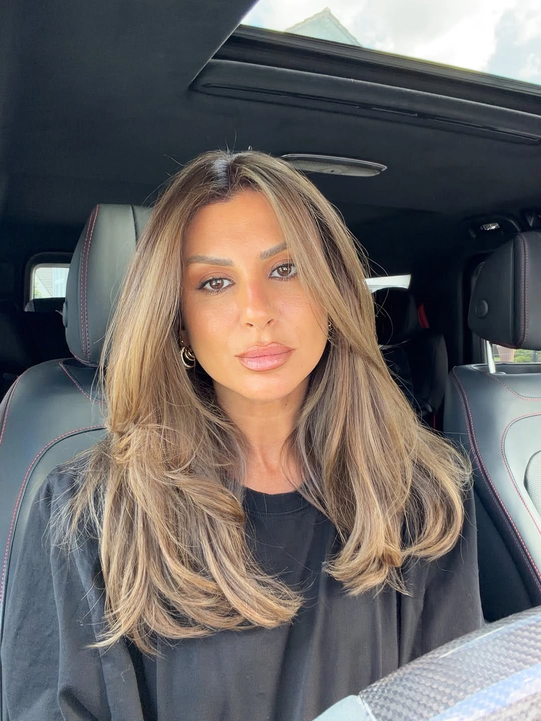 fall haircuts for women 2026 Airy Layered Blowout with Soft Latte Dimension
