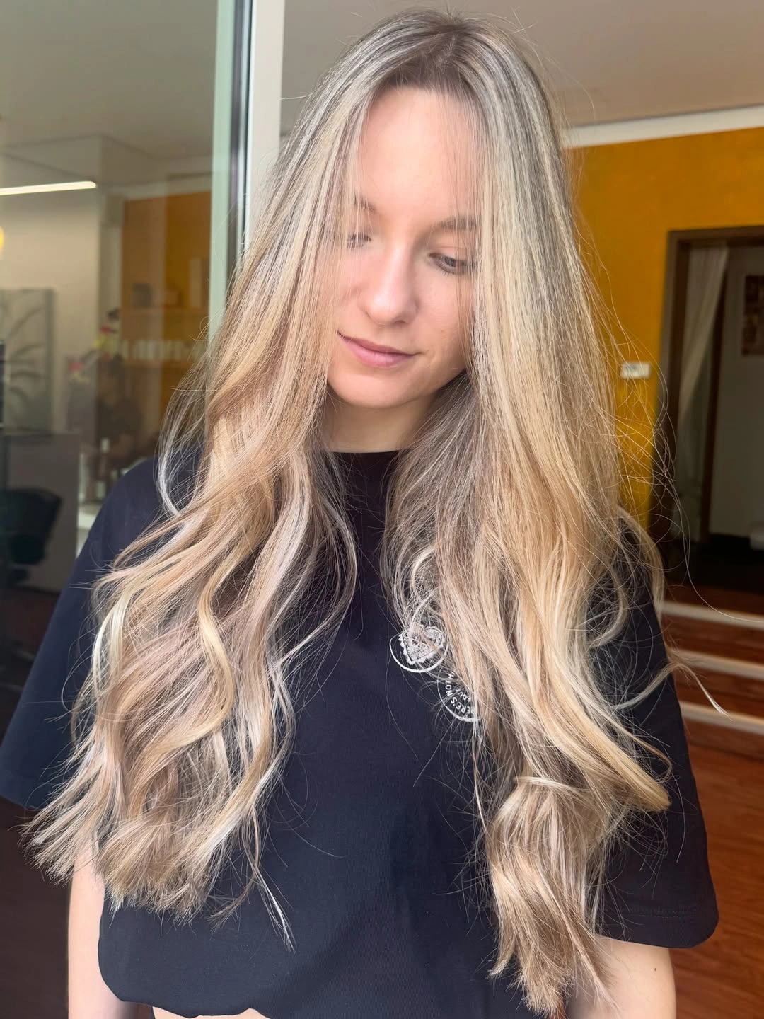 fall hairstyles 2026 Bright Vanilla Blonde Layers With Airy Movement
