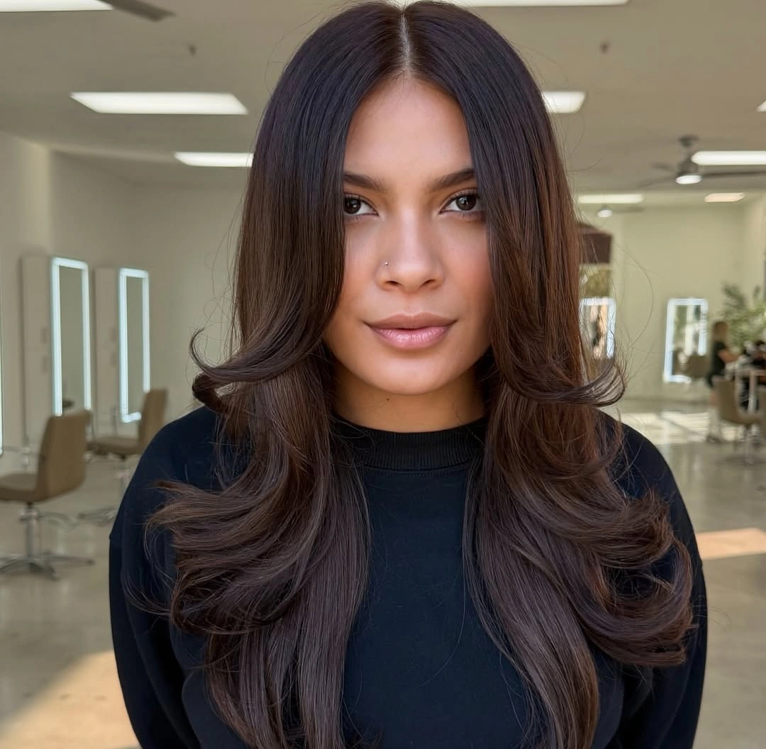 fall hairstyles for long hair 2026 Soft Butterfly Layers With Feathered Ends