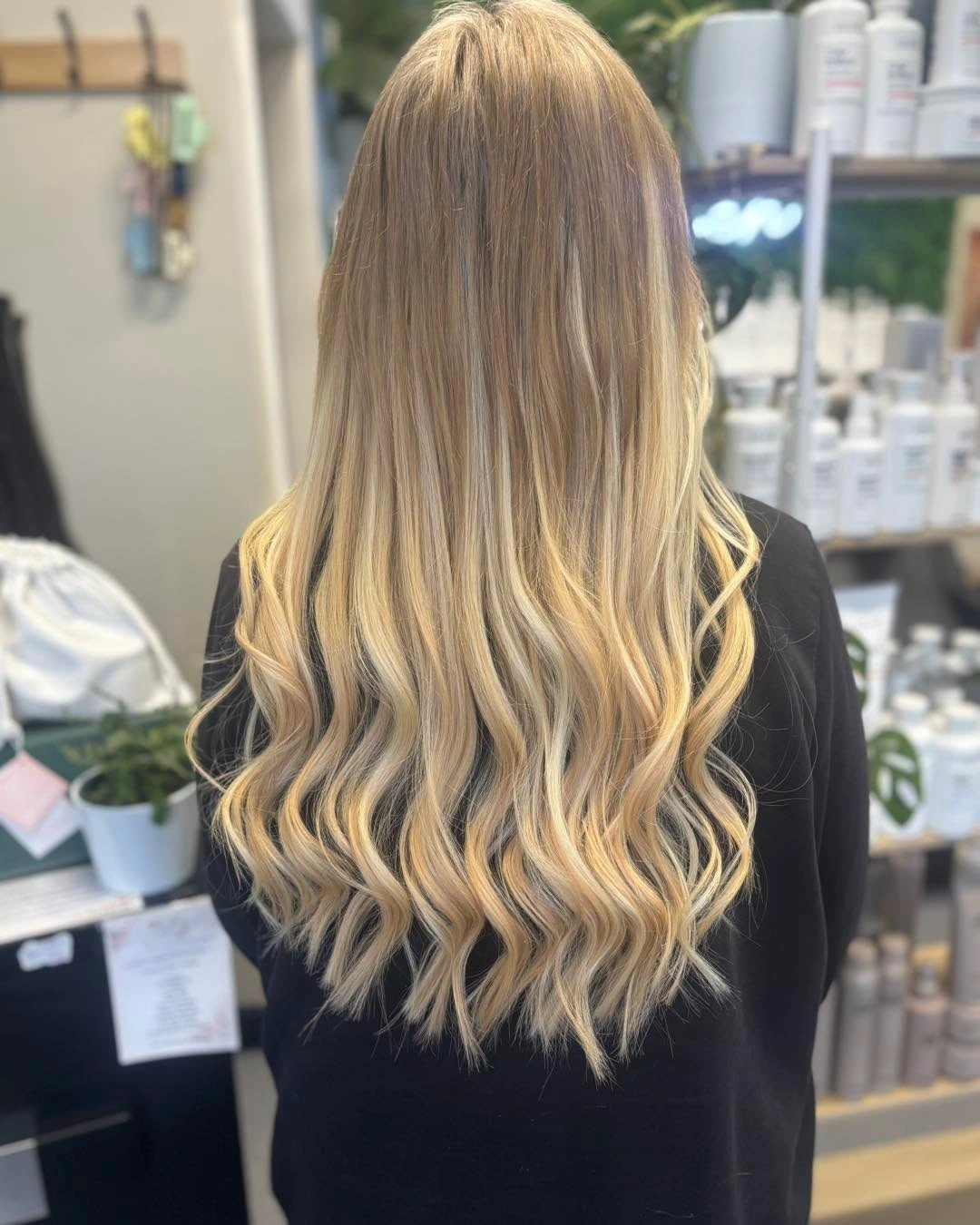 fall hairstyles for long hair 2026 Soft Vanilla Blonde Waves With Seamless Dimension