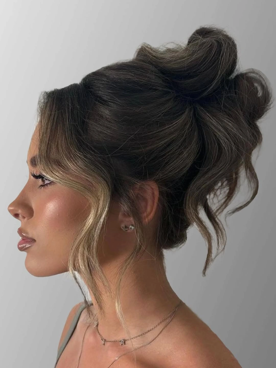 Fall hairstyles for office 2026 Soft High Textured Bun with Face-Framing Highlights