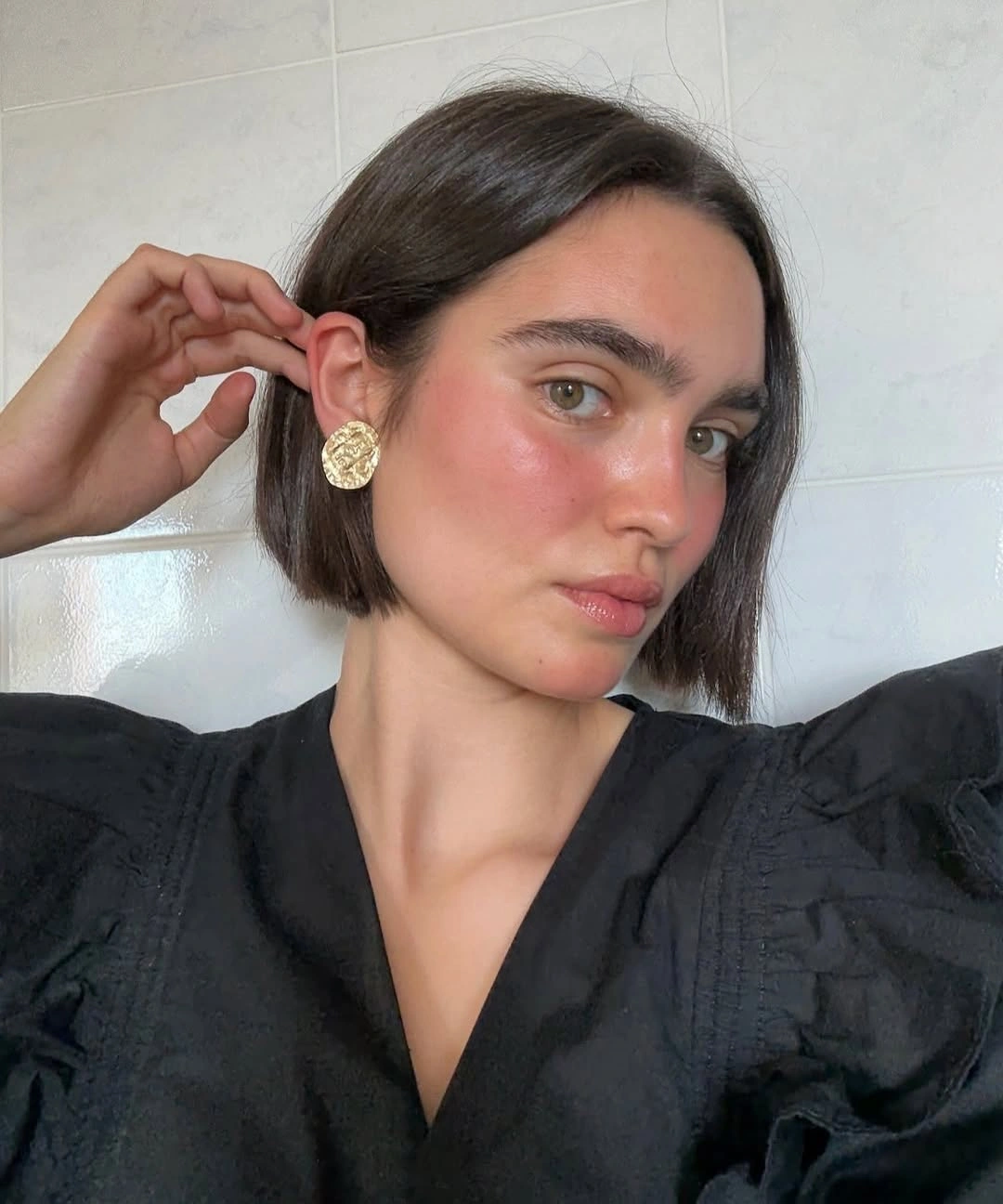 Fall hairstyles for short hair 2026 Classic French Bob with Minimalist Side Part