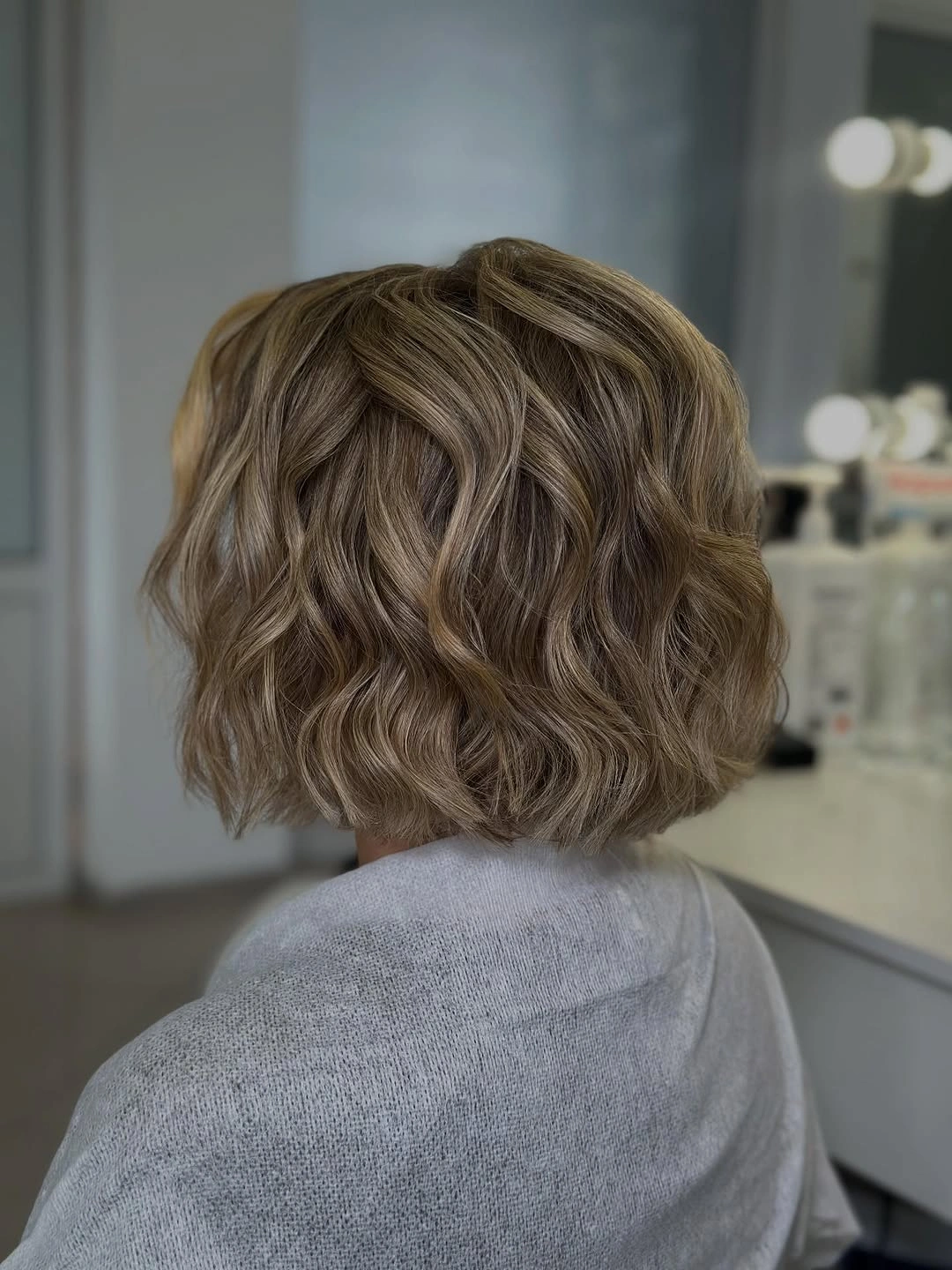 Fall hairstyles for short hair 2026 Soft Wavy Mushroom Bob with Dimensional Beige Blonde