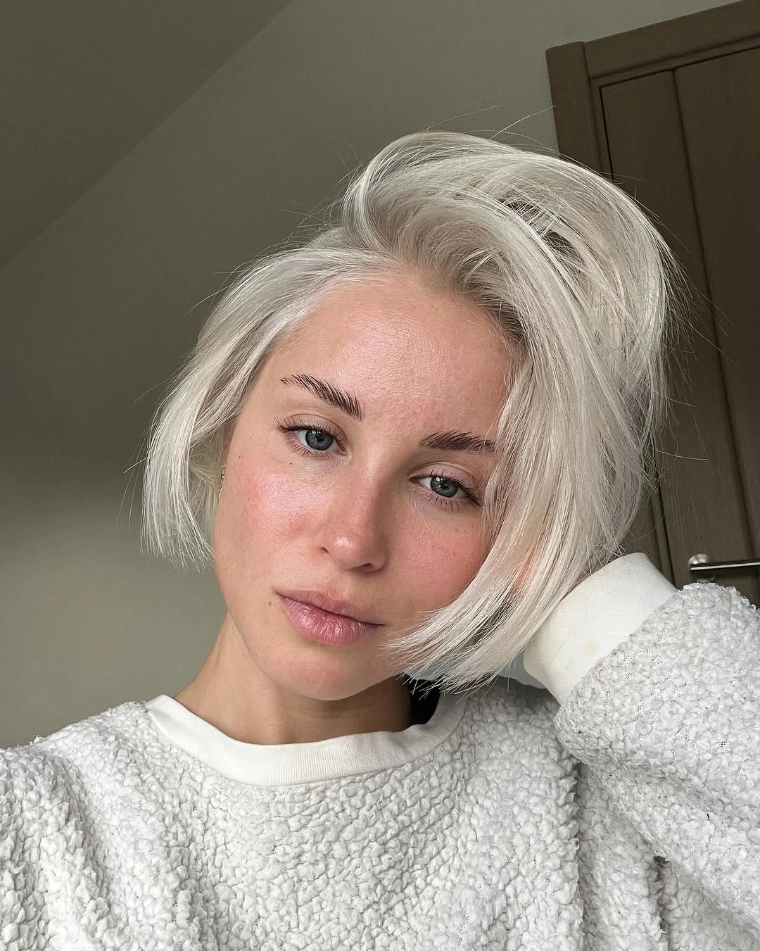 Fall hairstyles for short hair 2026 Airy Platinum French Bob with Side-Swept Volume