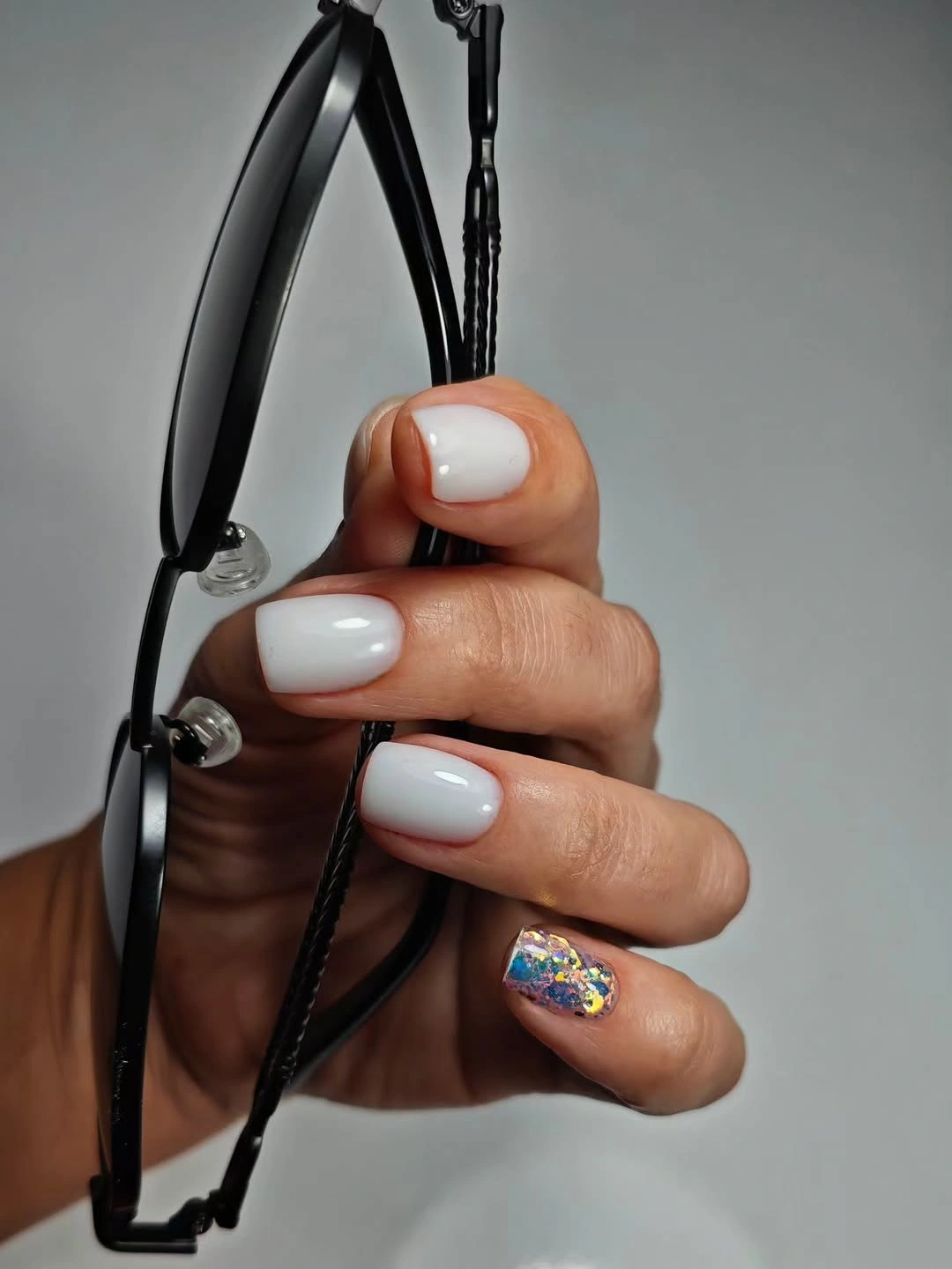 Fall manicure 2026 White Manicure With a Multicolor Accent Nail