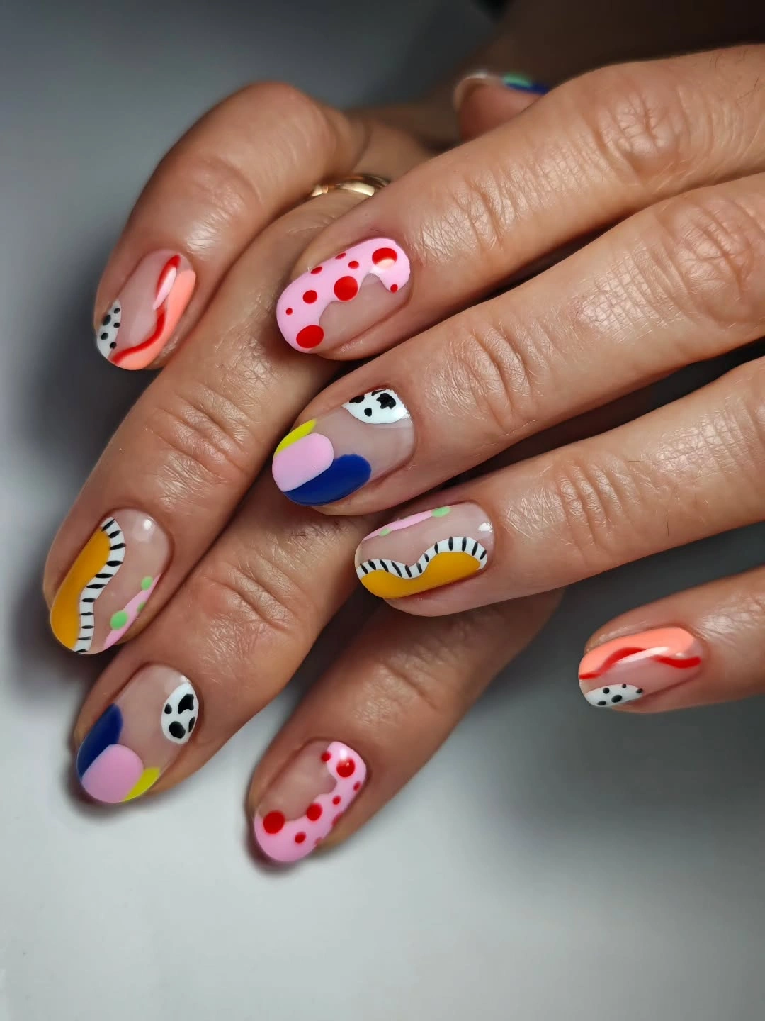 Fall manicure 2026 Abstract Multicolor Manicure With Dots and Squiggles