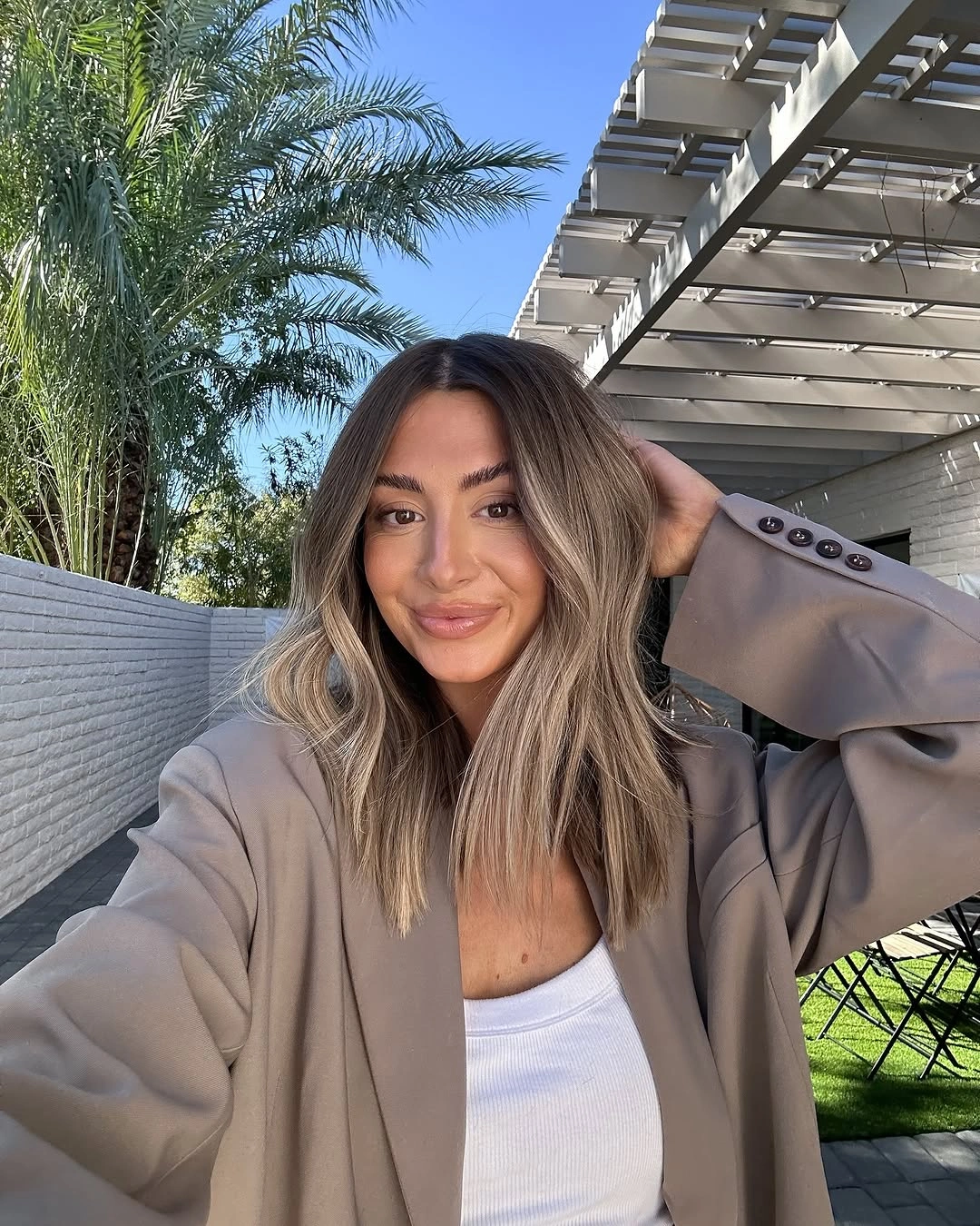 fall medium haircuts 2026 Textured Beach Lob With Cool Beige Dimension