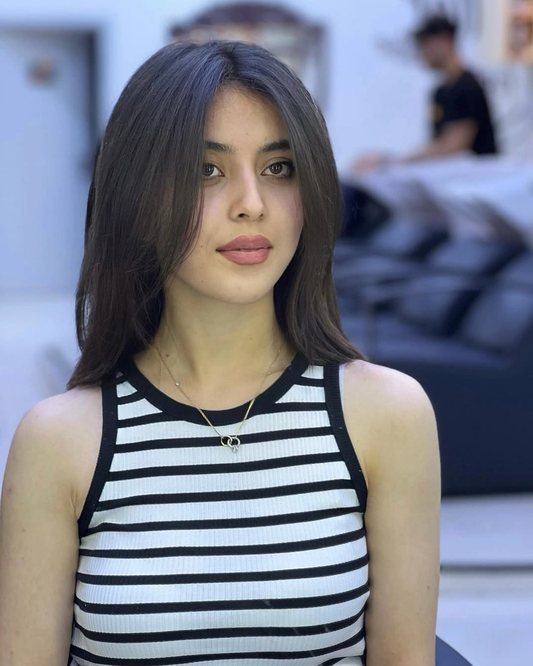 fall medium haircuts 2026 Classic Center-Part Layers With Natural Movement