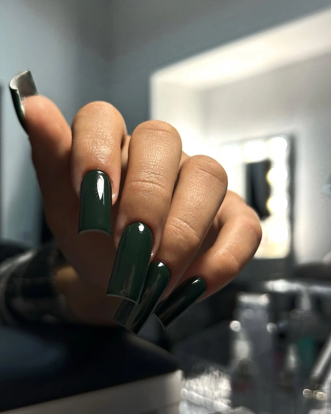 Fall nail art 2026 Dark Green Square Nails With a Glassy Finish