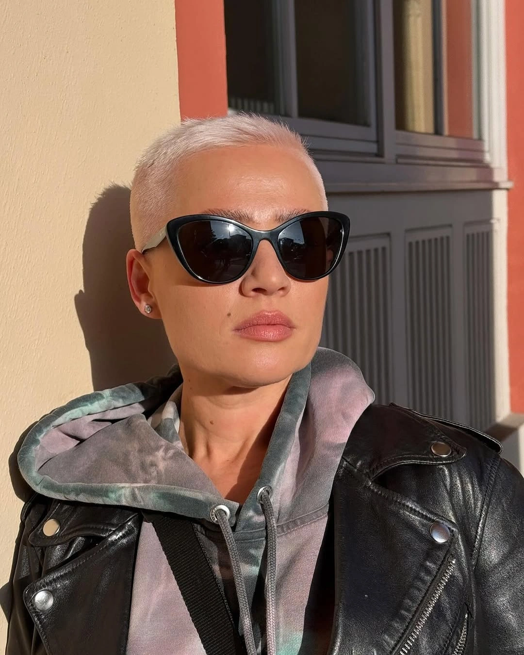 fall pixie haircut ideas 2026 Minimal Platinum Buzz Cut with Street Style Edge