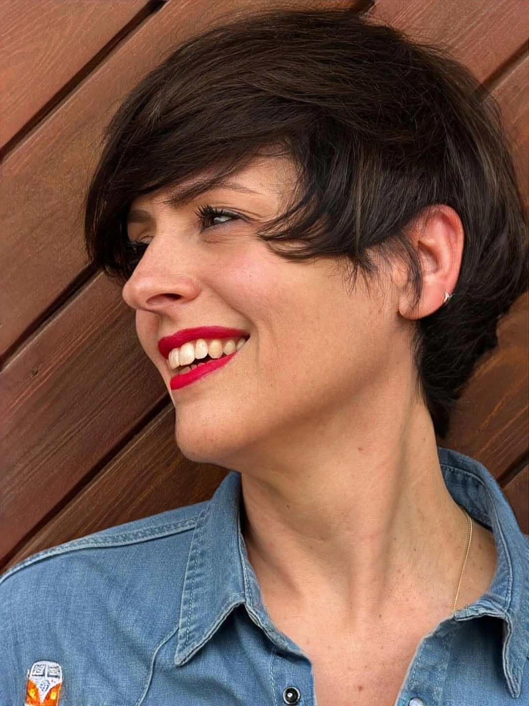 fall pixie haircut ideas 2026 Soft Side-Swept Pixie with Romantic Movement