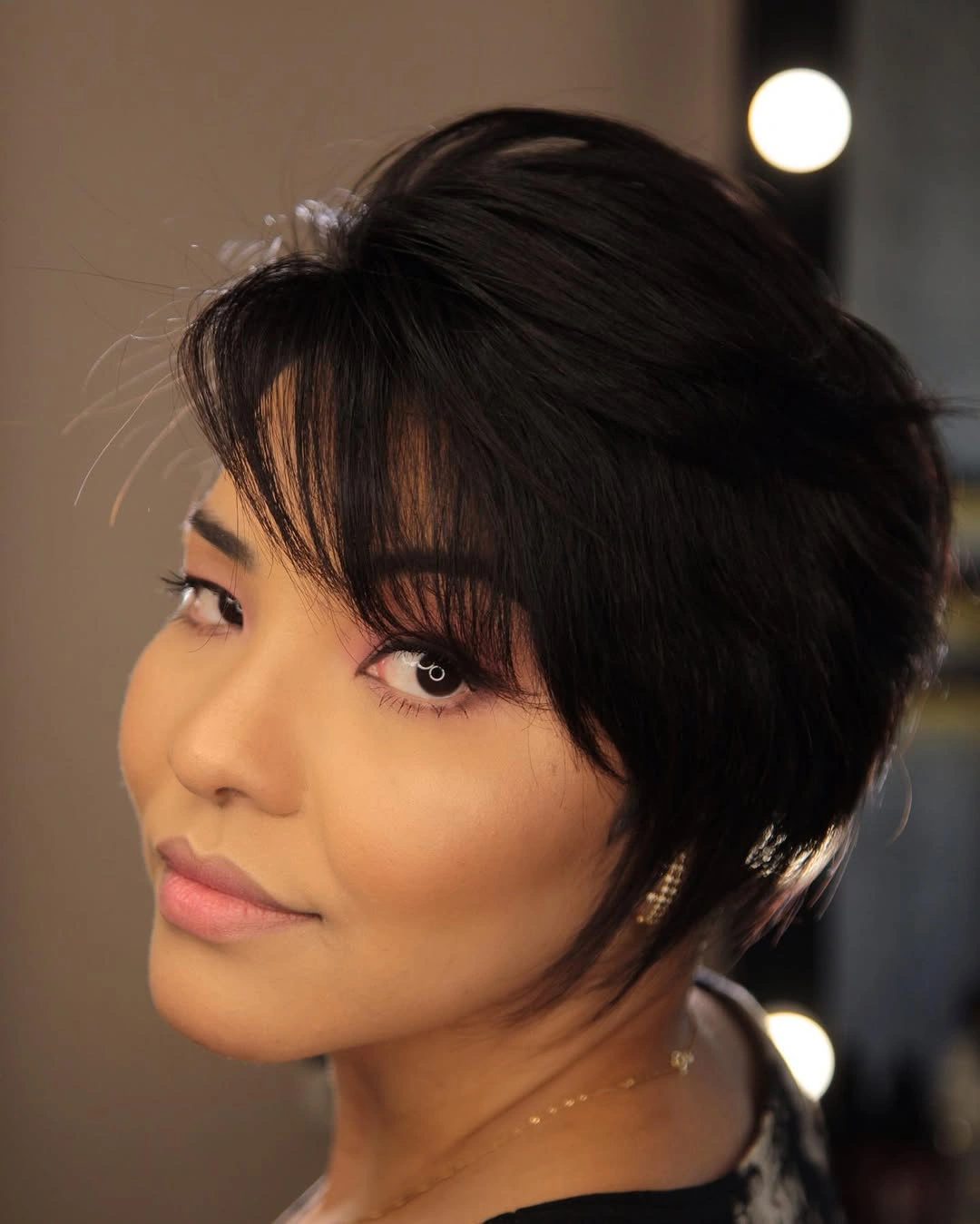 fall pixie haircut ideas 2026 Layered Pixie Bob with Face-Framing Curtain Fringe