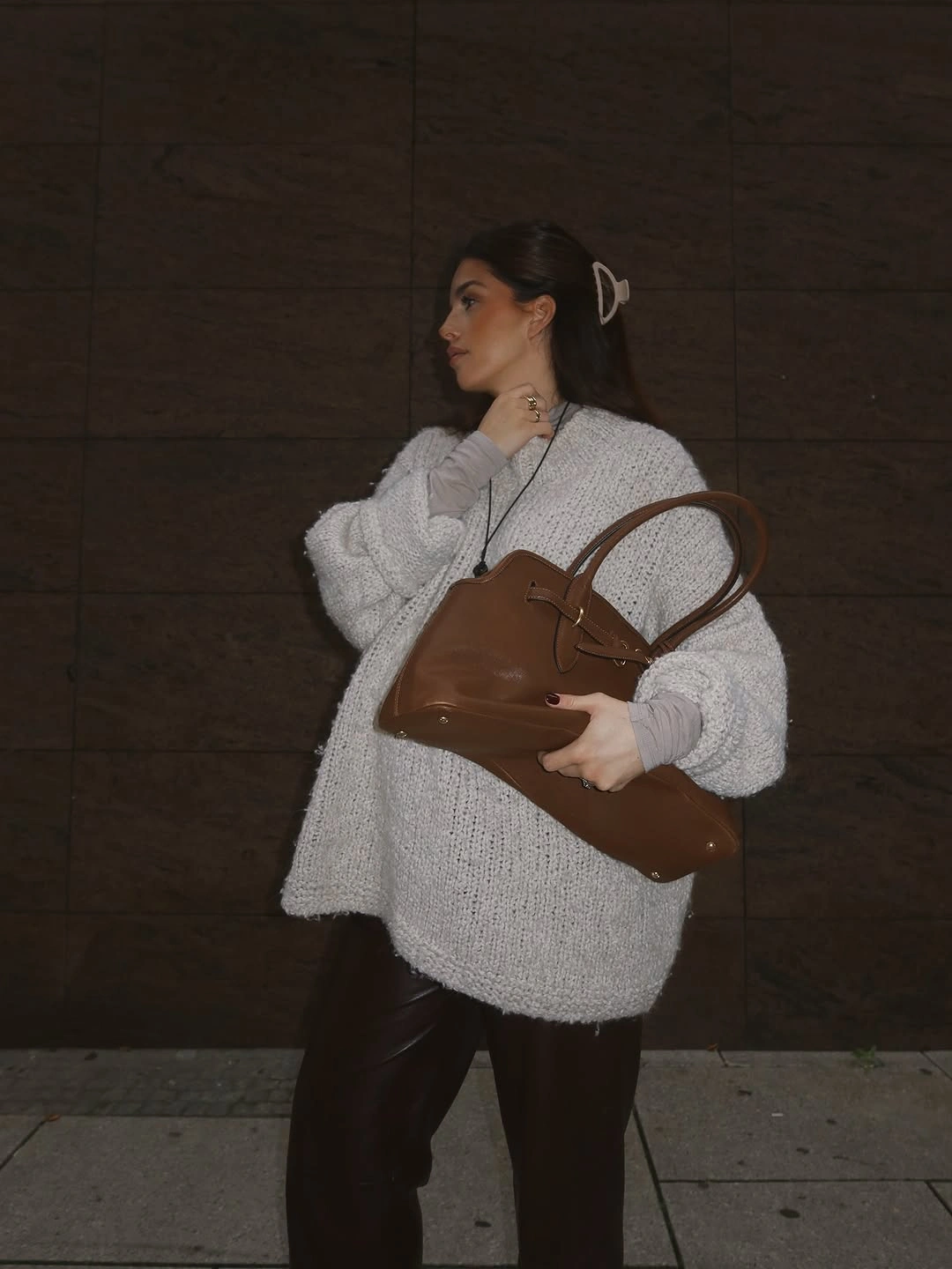 fall pregnancy outfits 2026 Oversized Knit Sweater for Cozy Evening Style
