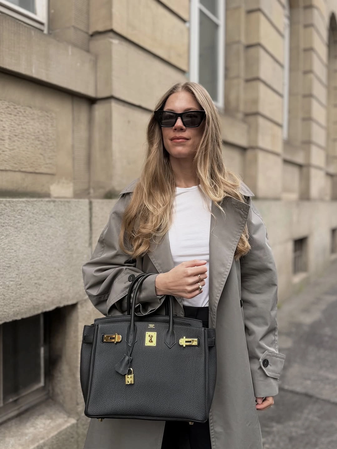 fall pregnancy outfits 2026 Minimalist Trench Coat for Chic City Days