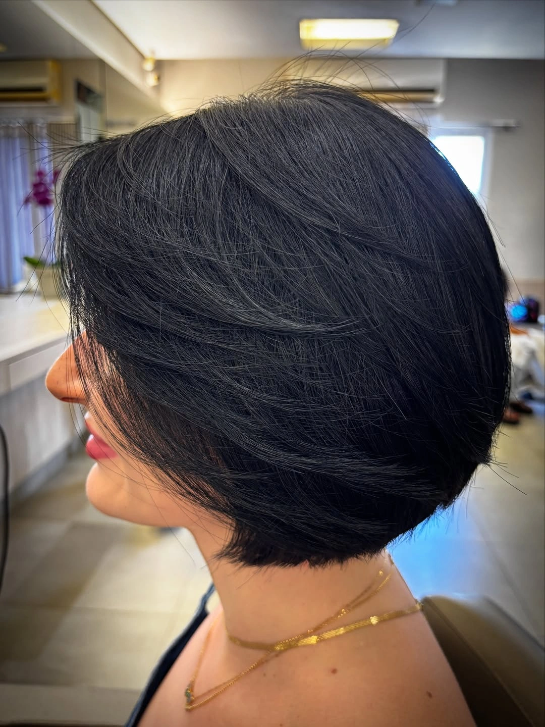 fall short haircuts 2026 Classic Rounded Bob with Soft Internal Layers