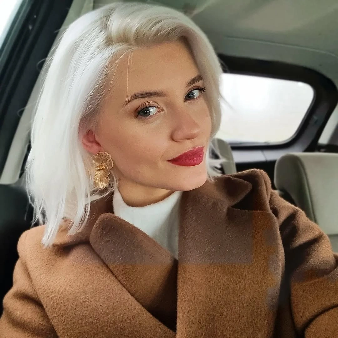 fall short haircuts 2026 Snow White Blunt Bob with Glass Finish