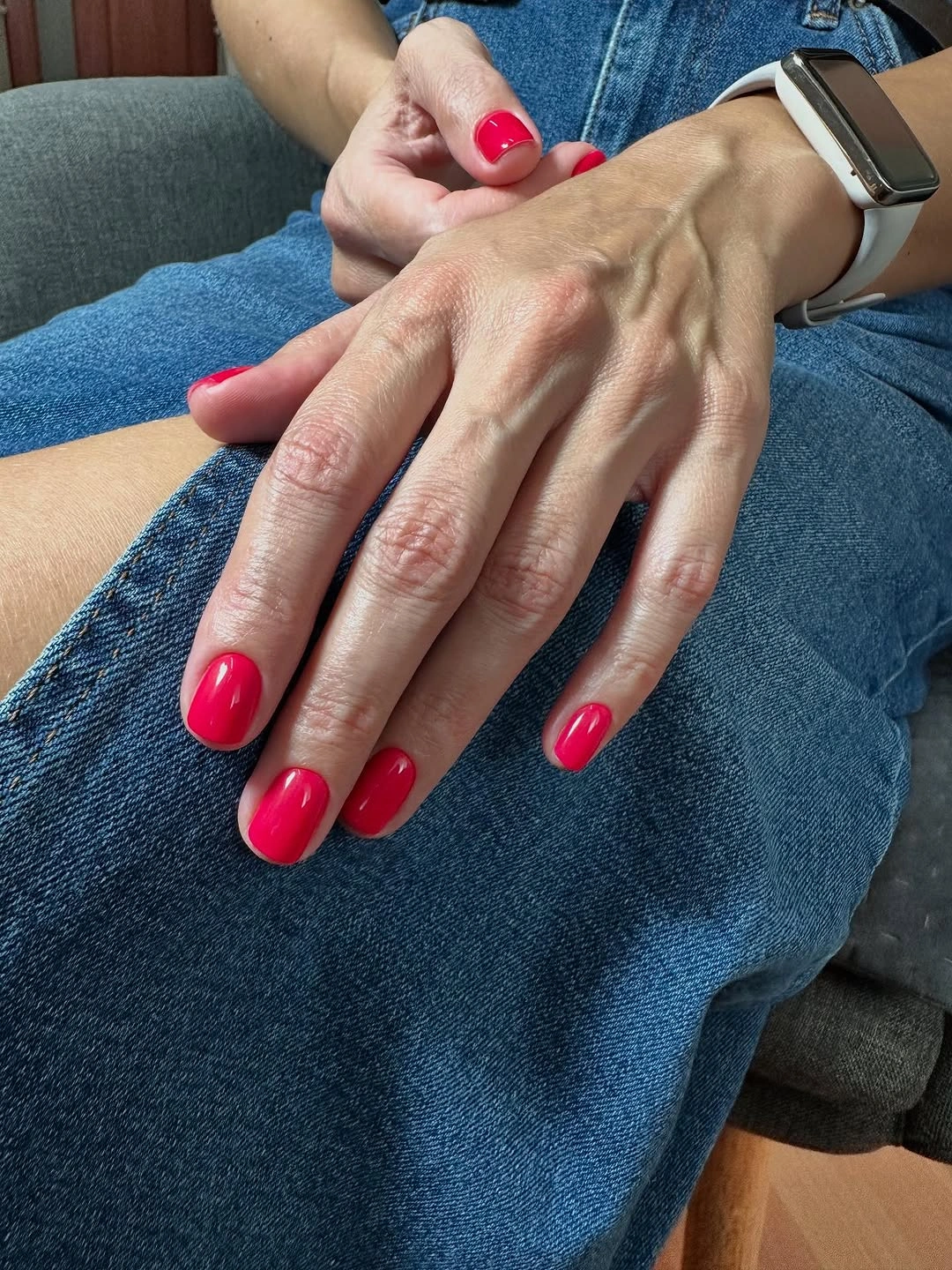 Fall short nails 2026 Glossy Red Short Nails With Rounded Edges