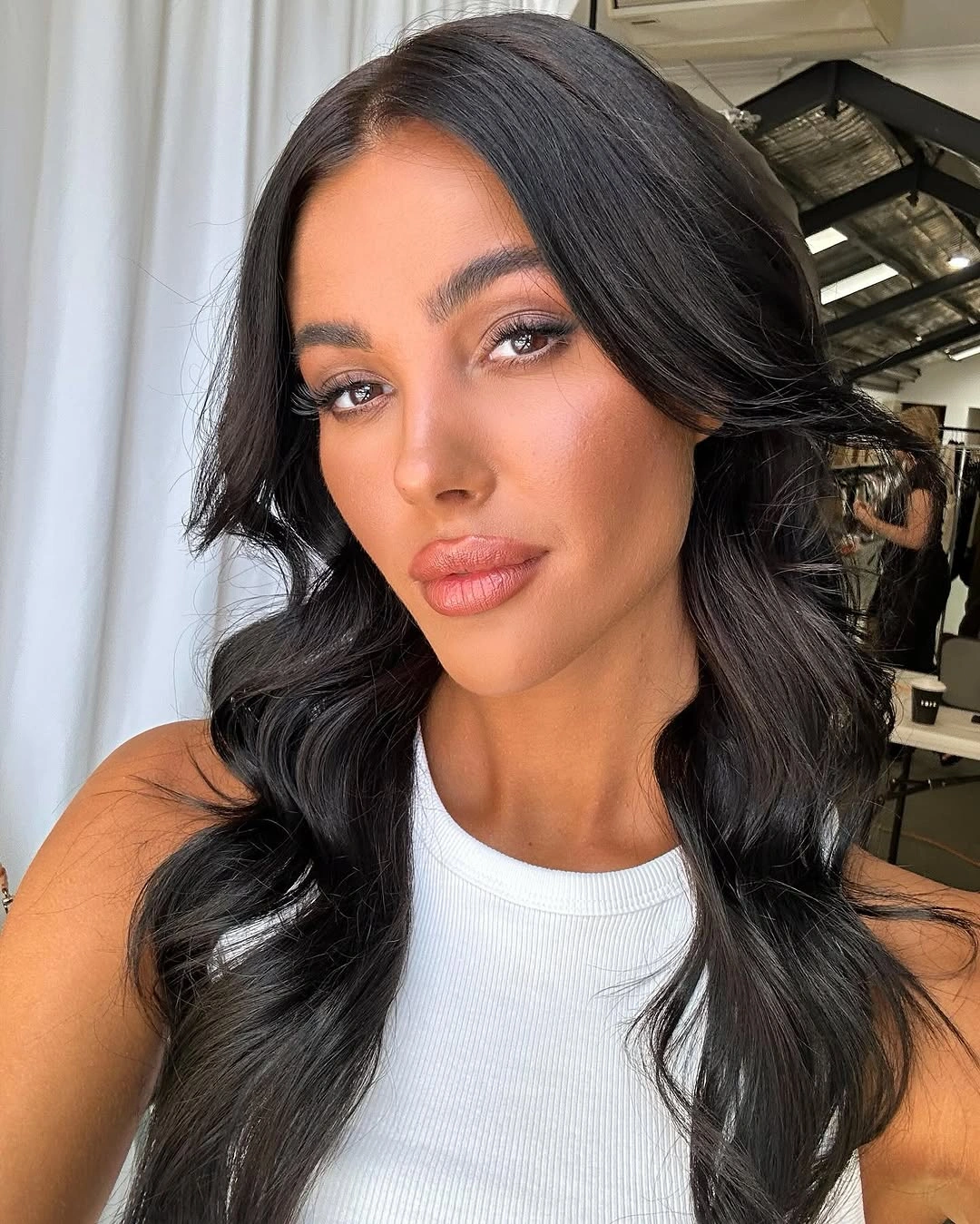heatless curls hairstyle Glossy Espresso Waves with Effortless Glamour