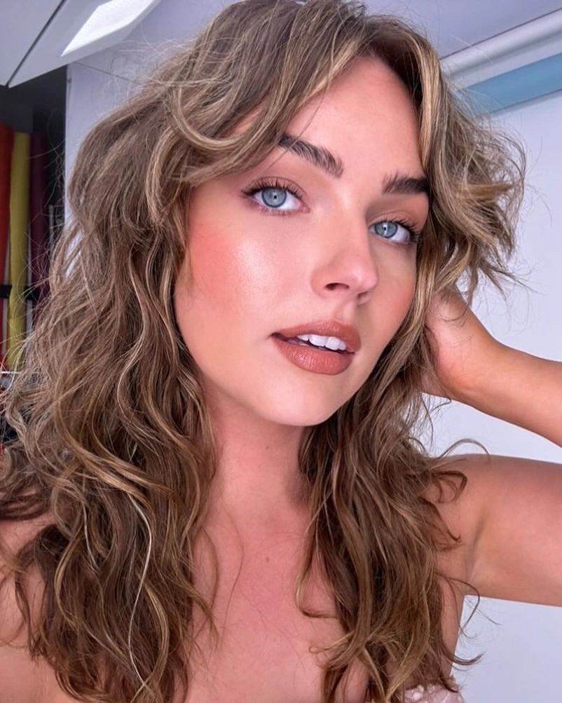 heatless curls hairstyle Natural Textured Waves with Effortless Beach Movement