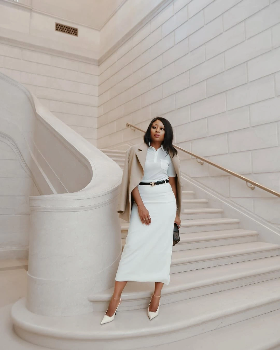 midi skirt fall outfit 2026 Elegant White Midi Skirt Outfit With Beige Fall Layers