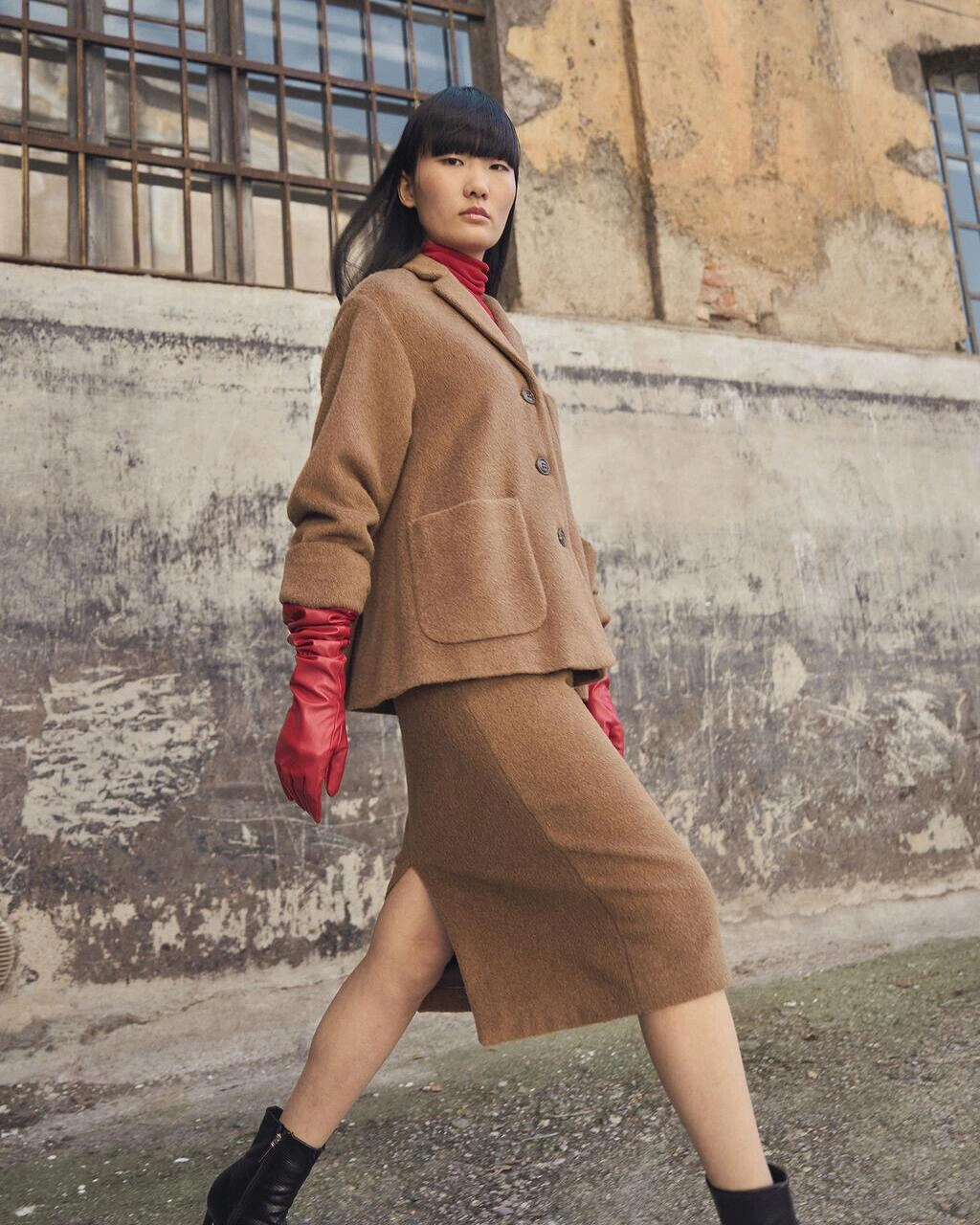 midi skirt fall outfit 2026 Brown Knit Midi Skirt Outfit With Bold Red Details