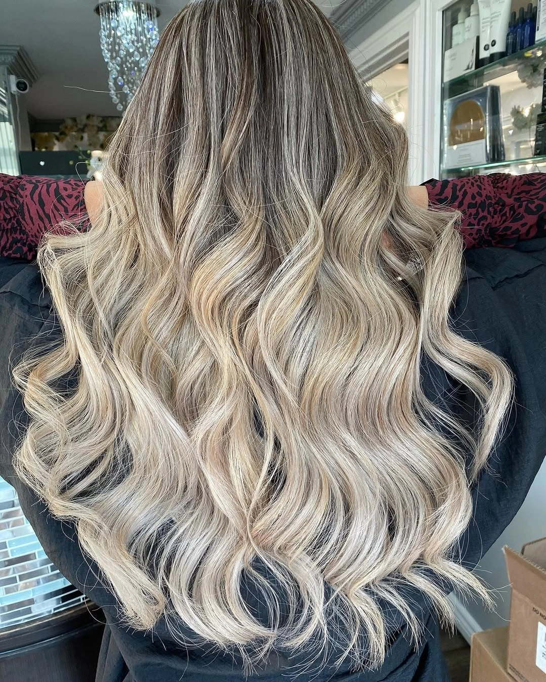 September hairstyles ideas 2026 Long Blonde Waves With Dimensional Lowlight