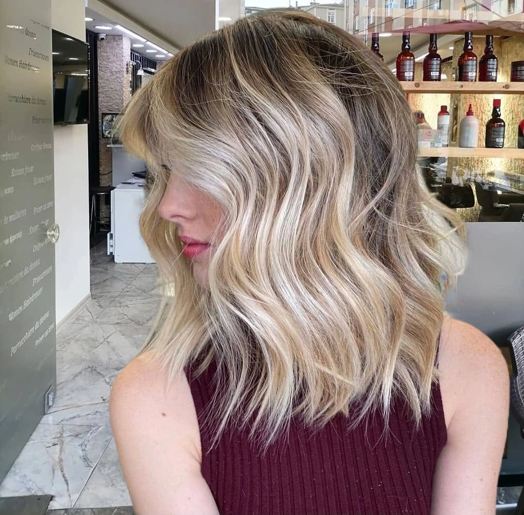 September hairstyles ideas 2026 Blonde Wavy Lob With Darker Root