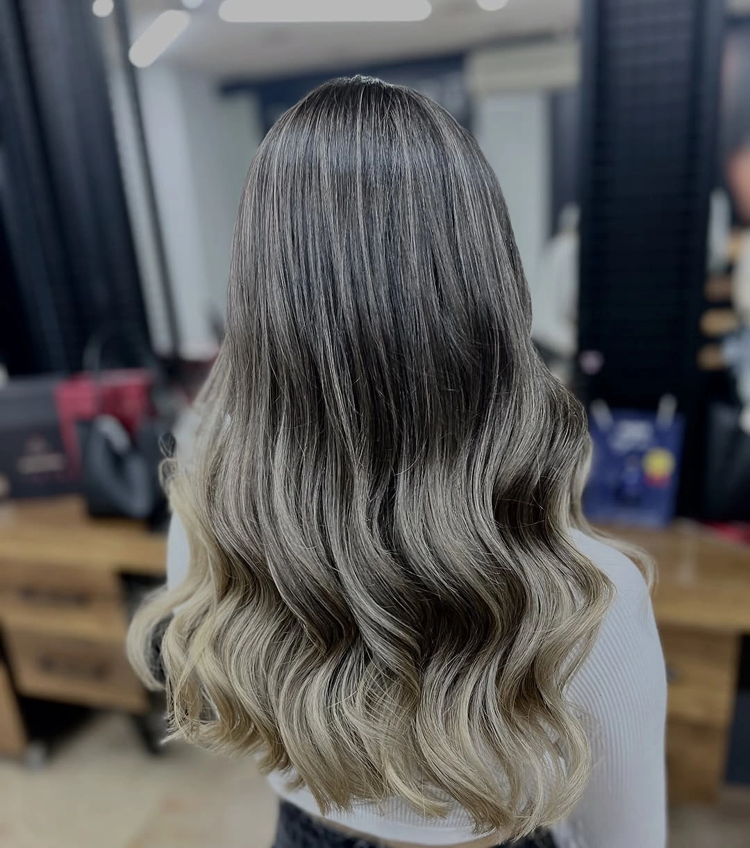 September hairstyles ideas 2026 Gray Blonde Waves With Soft Dark Roots