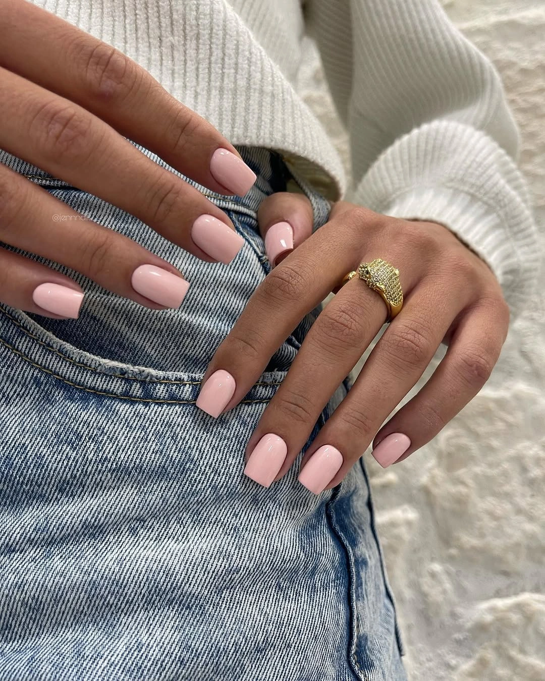 September nail designs 2026 Glossy Blush Almond Nails With A Clean Finish