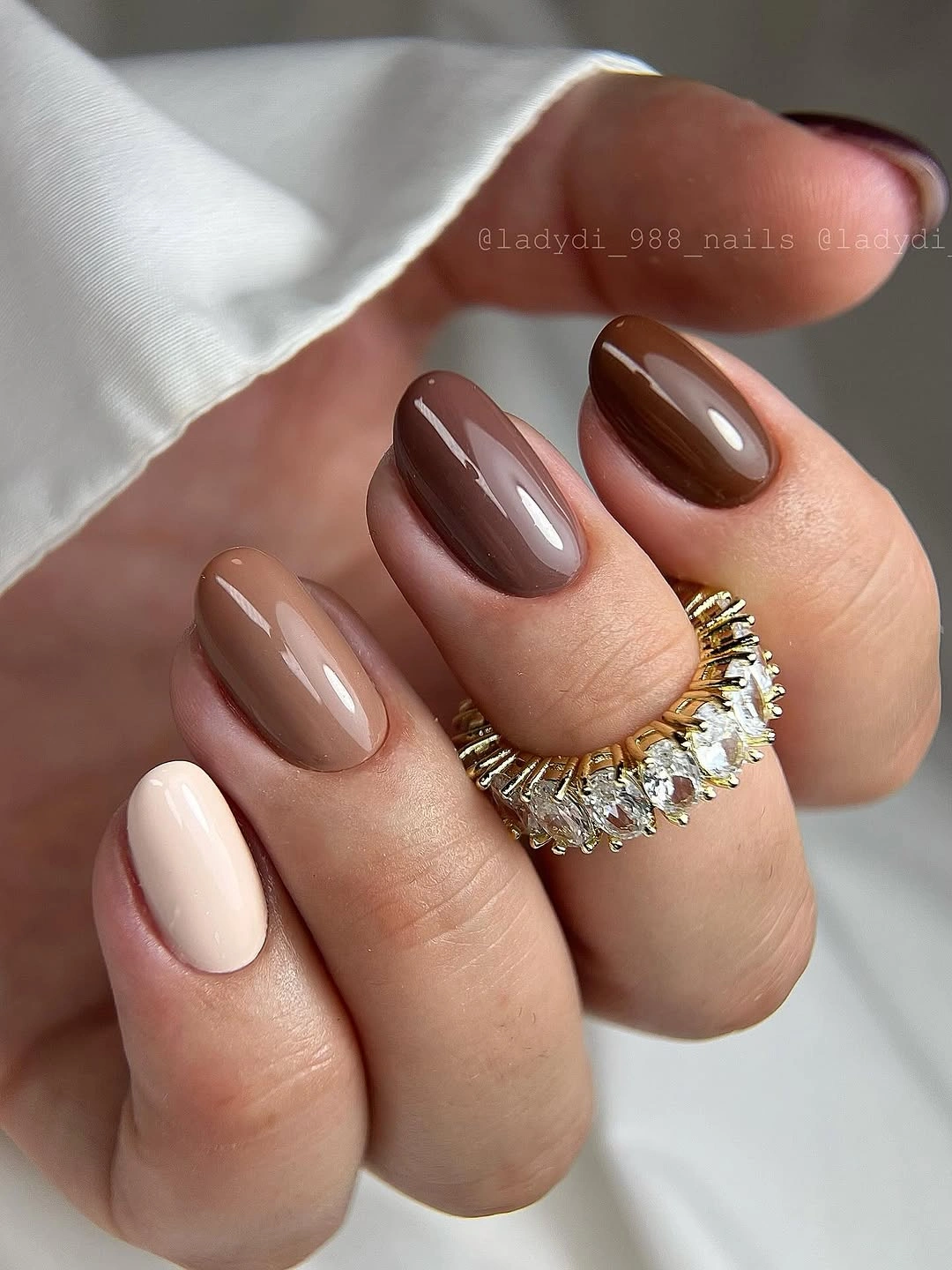 September nails color 2026 Coffee Brown And Cream Short Color Mix