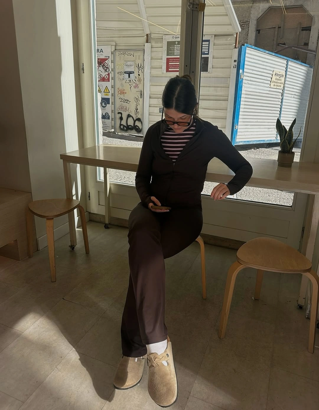 September outfits ideas 2026 Black Cardigan With Brown Flowing Trousers