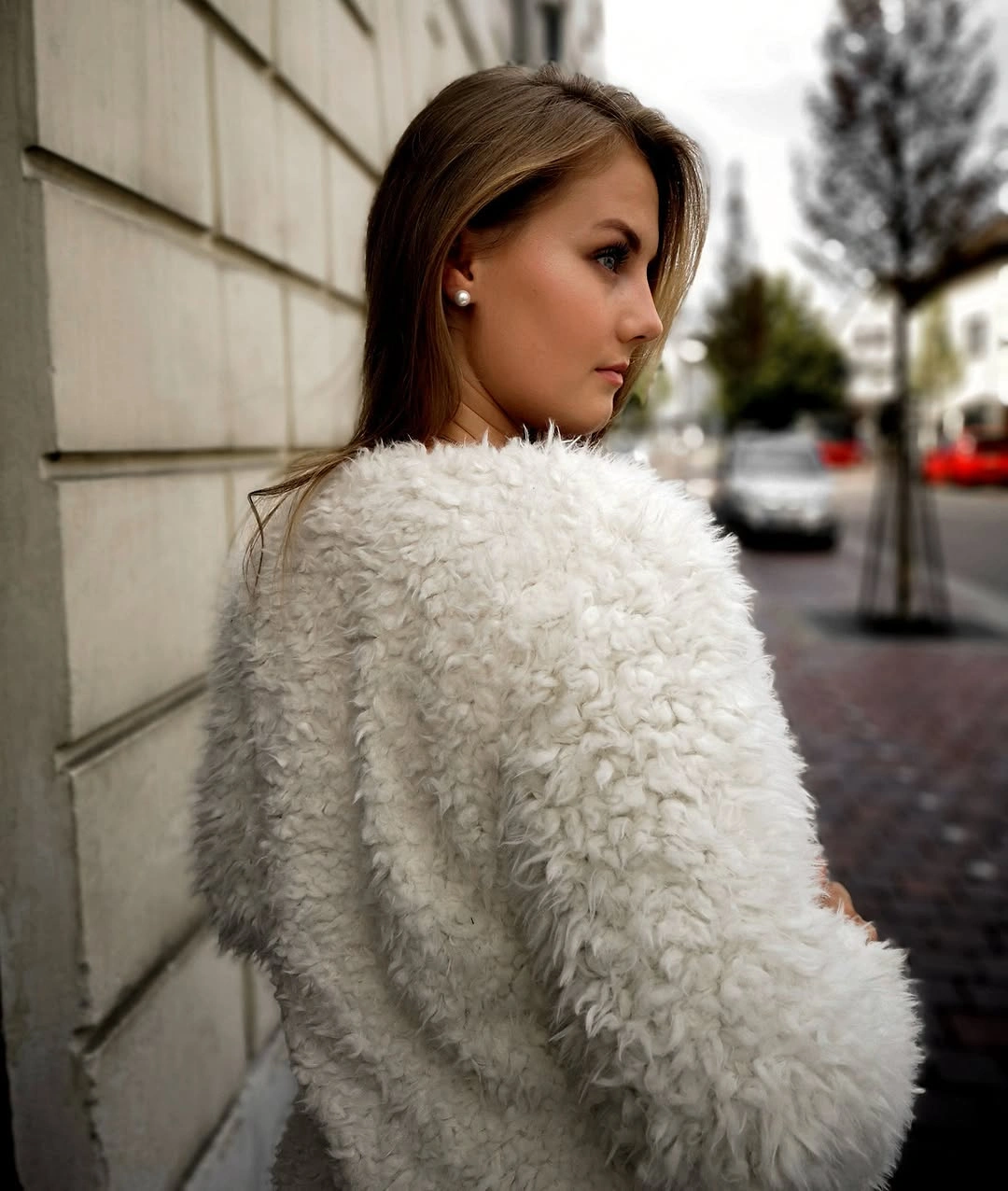 shaggy jacket Classic White Texture With Understated Elegance