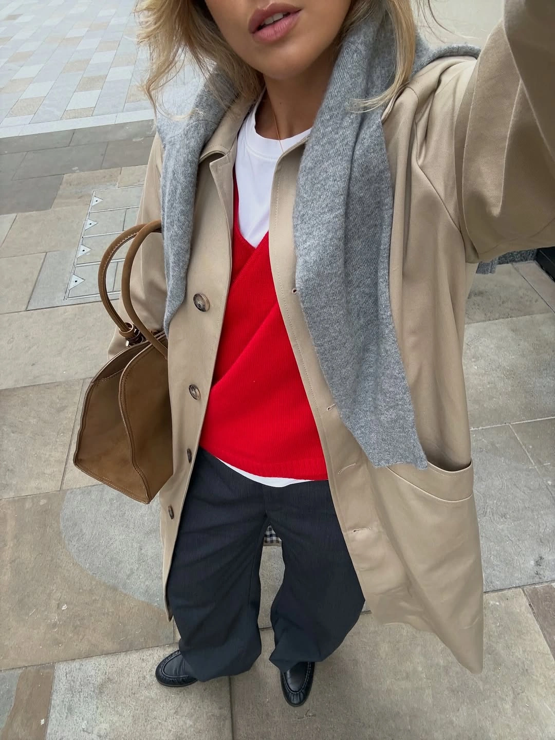 Trench coat fall outfits 2026 Short Beige Trench with Bright Red Knit Layers