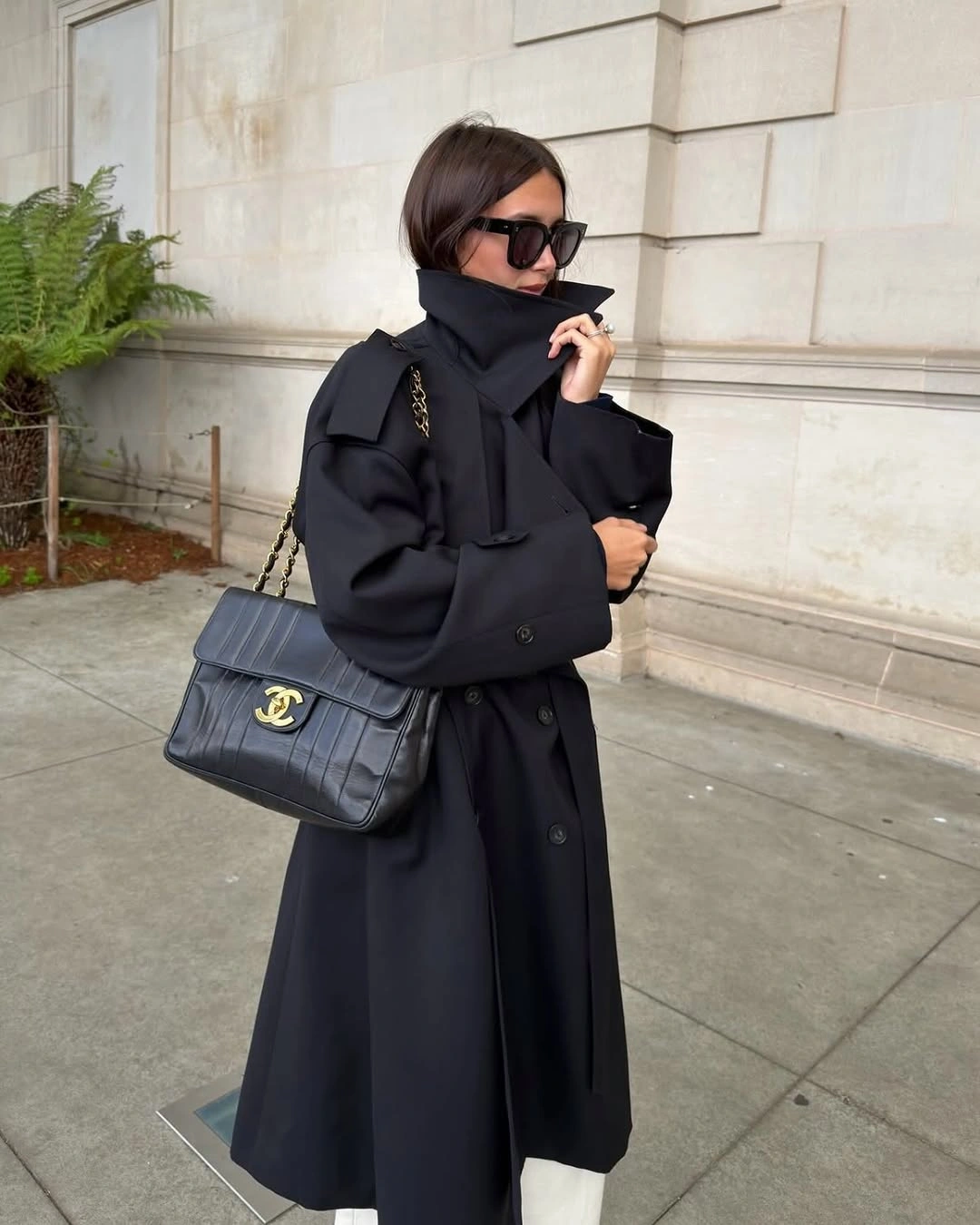 Trench coat fall outfits 2026 All-Black Trench for Sleek City Sophistication