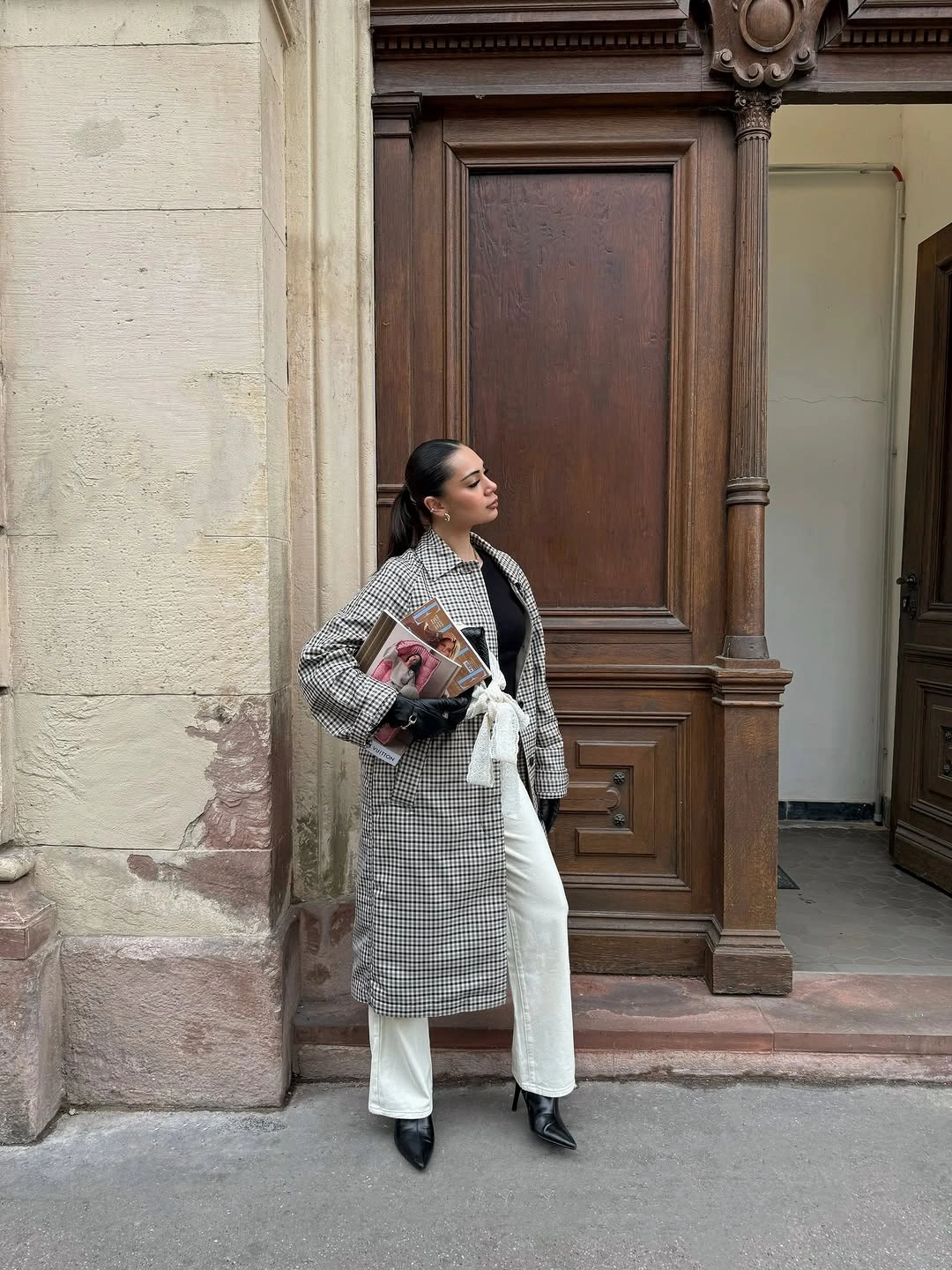 Trench coat fall outfits 2026 Checked Coat Styling with Quiet European Charm