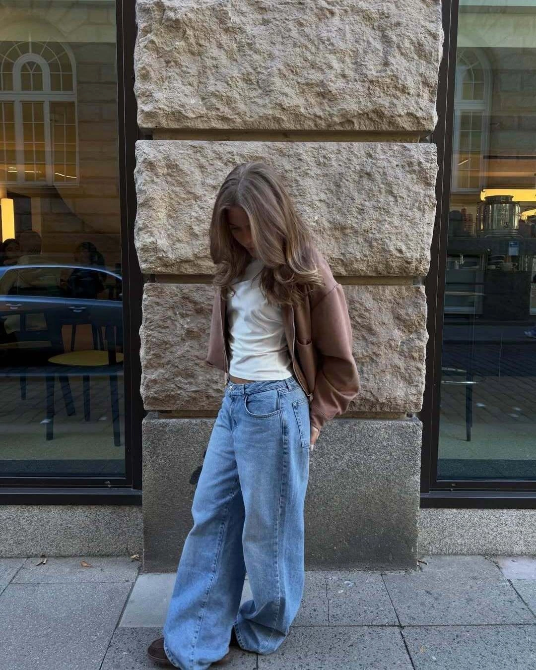 wide leg jeans outfit fall 2026 Light Wash Denim With Soft Neutral Layers for Relaxed Weekends